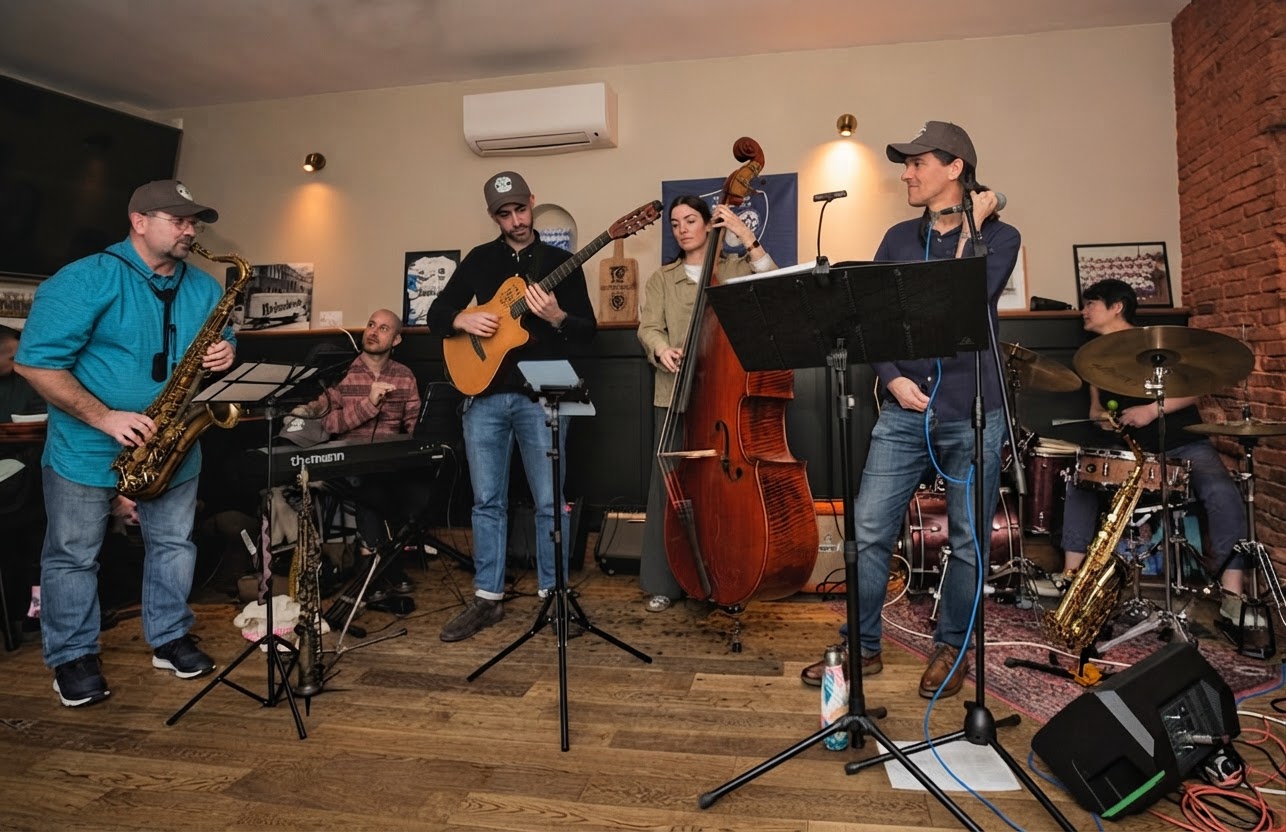 Le sextet complet en concert au Bistro XIII